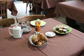 Alimentos y bebidas
