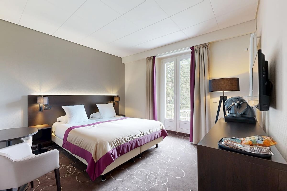 1 bedroom, premium bedding, minibar, in-room safe