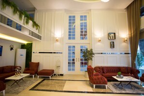 Lobby lounge - A Royal Suit Hotel (Talas)