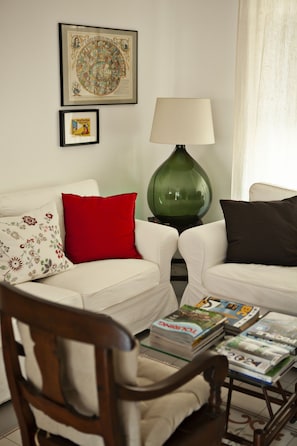 Lobby sitting area - Locanda San Bernardo (Vigevano)