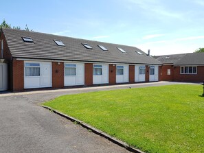 Exterior - Chelford Guesthouse (Knutsford)