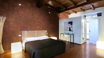 Double Room | In-room safe, desk, laptop workspace, iron/ironing board