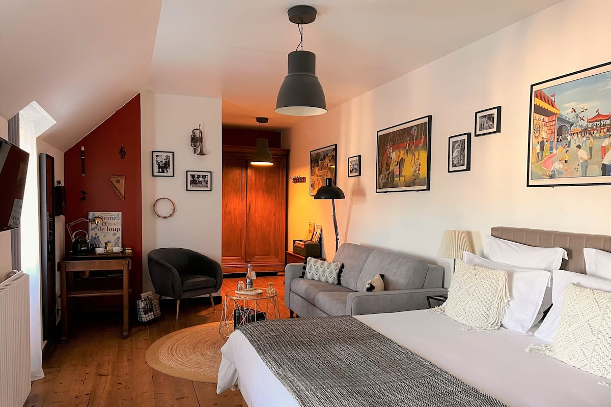 Junior Double Room, Non Smoking, City View (Musique) | 2 bedrooms, premium bedding, memory foam beds, blackout drapes