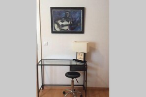 Executive Double Room, 1 Queen Bed, Private Bathroom, Executive Level | Desk, iron/ironing board, free WiFi, bed sheets - B&B Kelly (Renens)