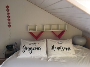 Design Double Room, 1 King Bed | Desk, iron/ironing board, free WiFi, bed sheets - B&B Kelly (Renens)