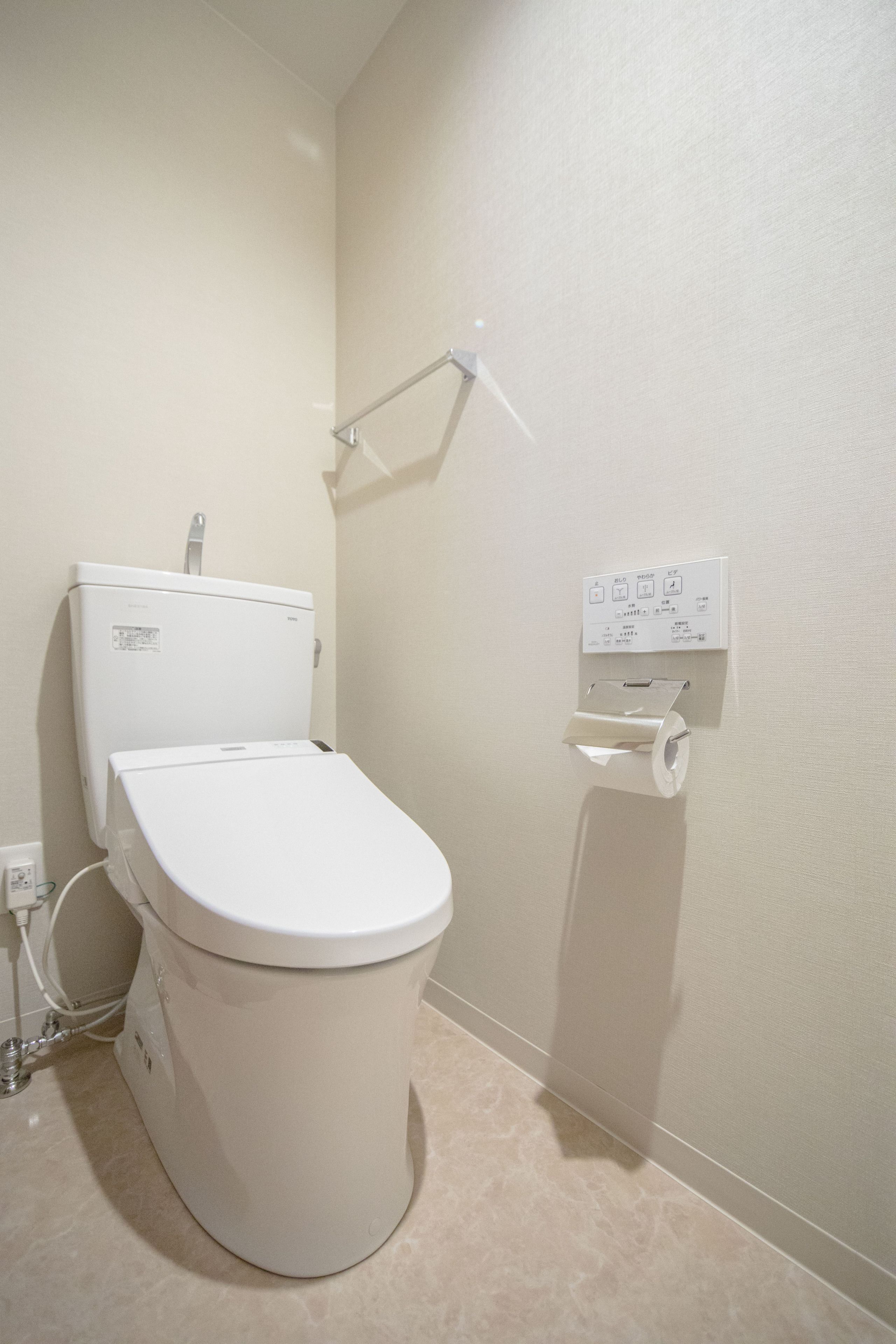 separate bathtub and shower, free toiletries, hair dryer, slippers