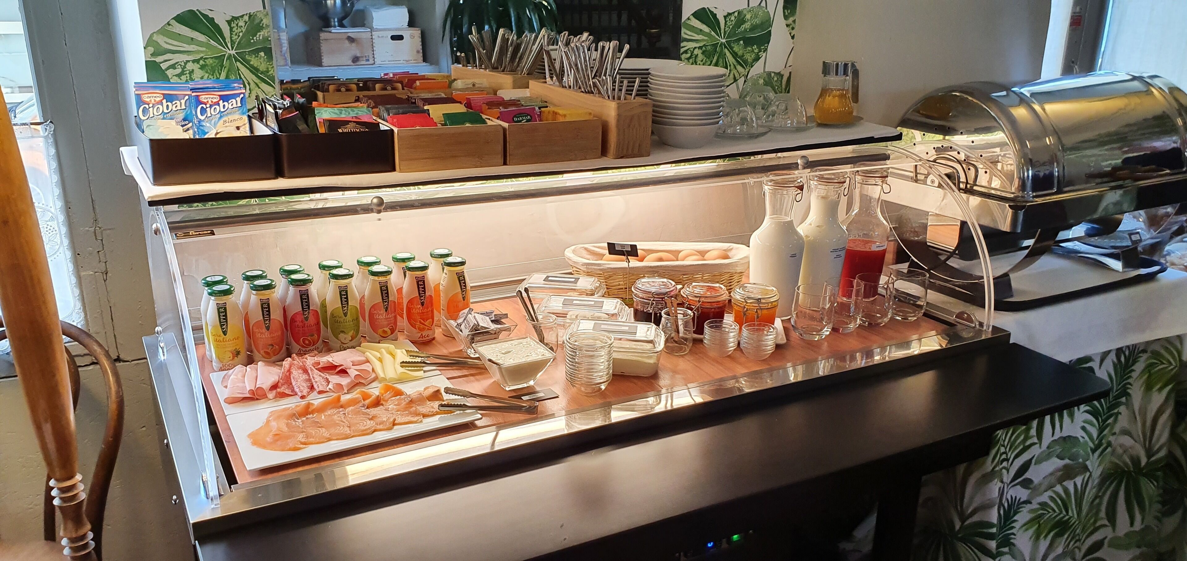 free daily full breakfast