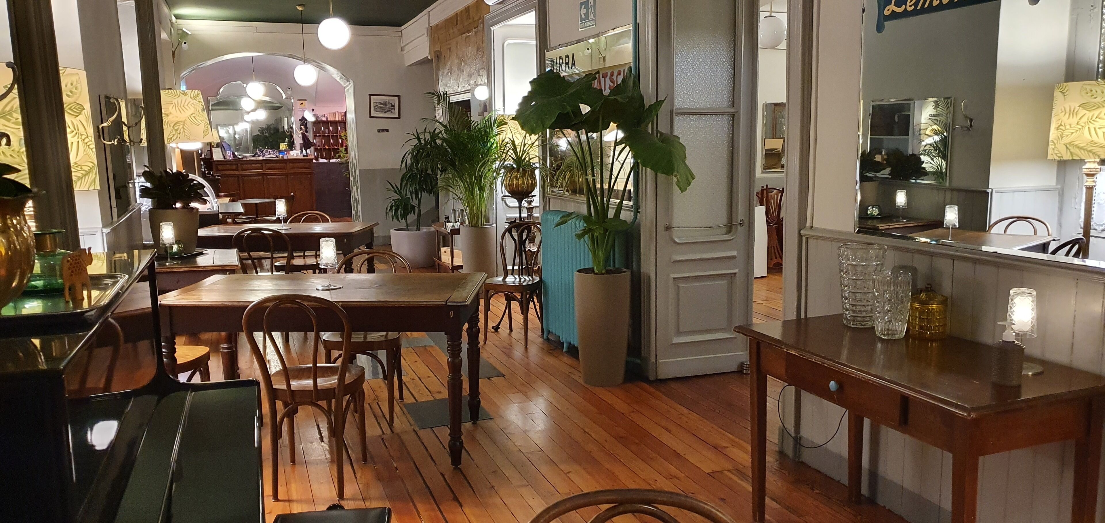 free daily full breakfast