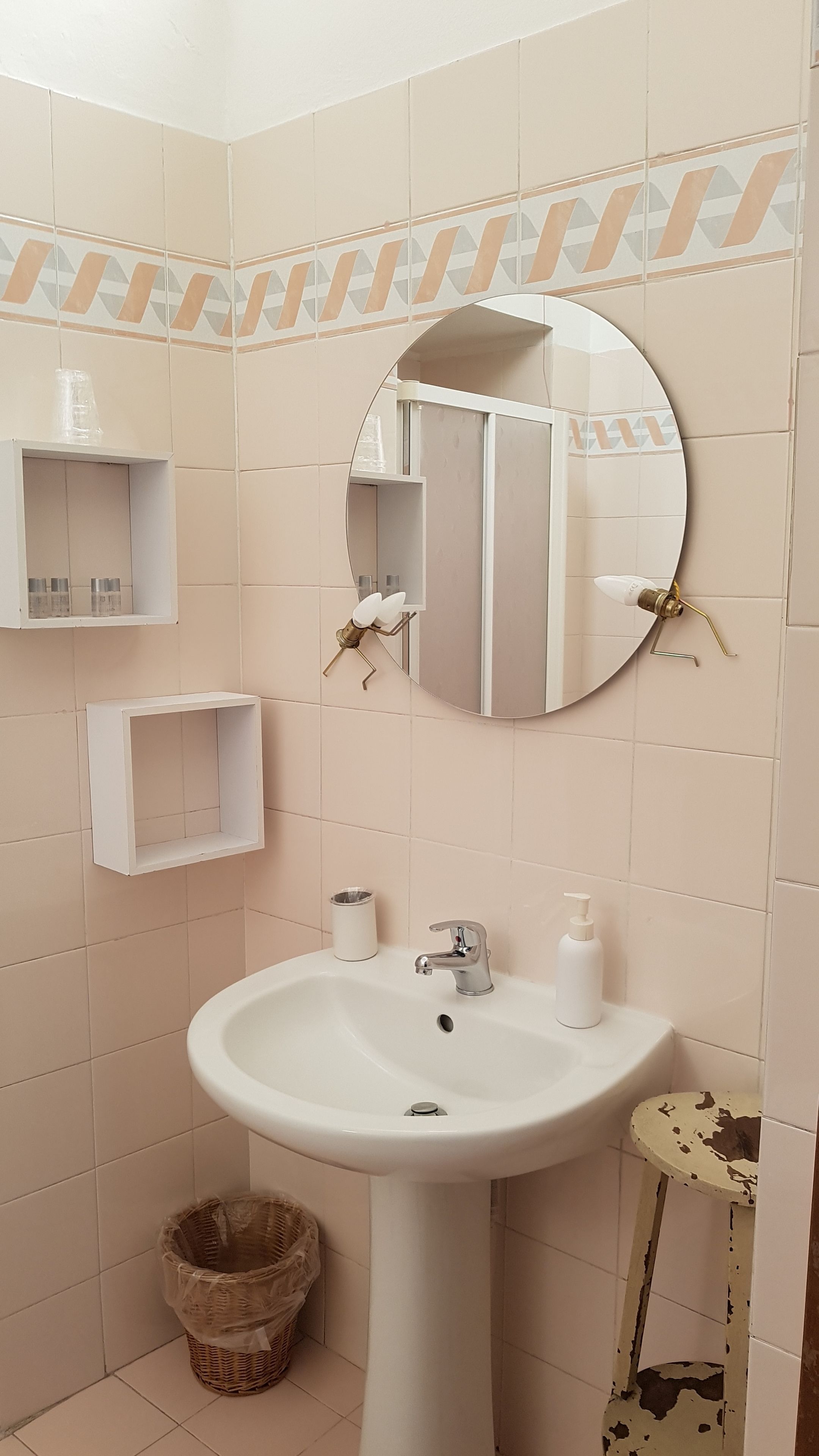 exclusive double room, 1 queen bed, private bathroom, courtyard view | bathroom | shower, free toiletries, hair dryer, towels