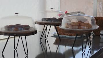 Free buffet breakfast on weekends