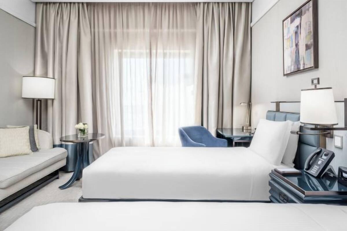 Luxe beddengoed, pillowtop-bedden, een minibar, een kluis op de kamer