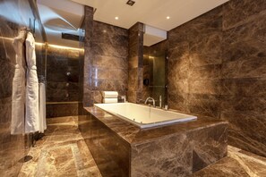 Deep-soaking bathtub, free toiletries, hair dryer, bathrobes - The Hotel Galleria Jeddah, Curio Collection by Hilton (Jeddah)