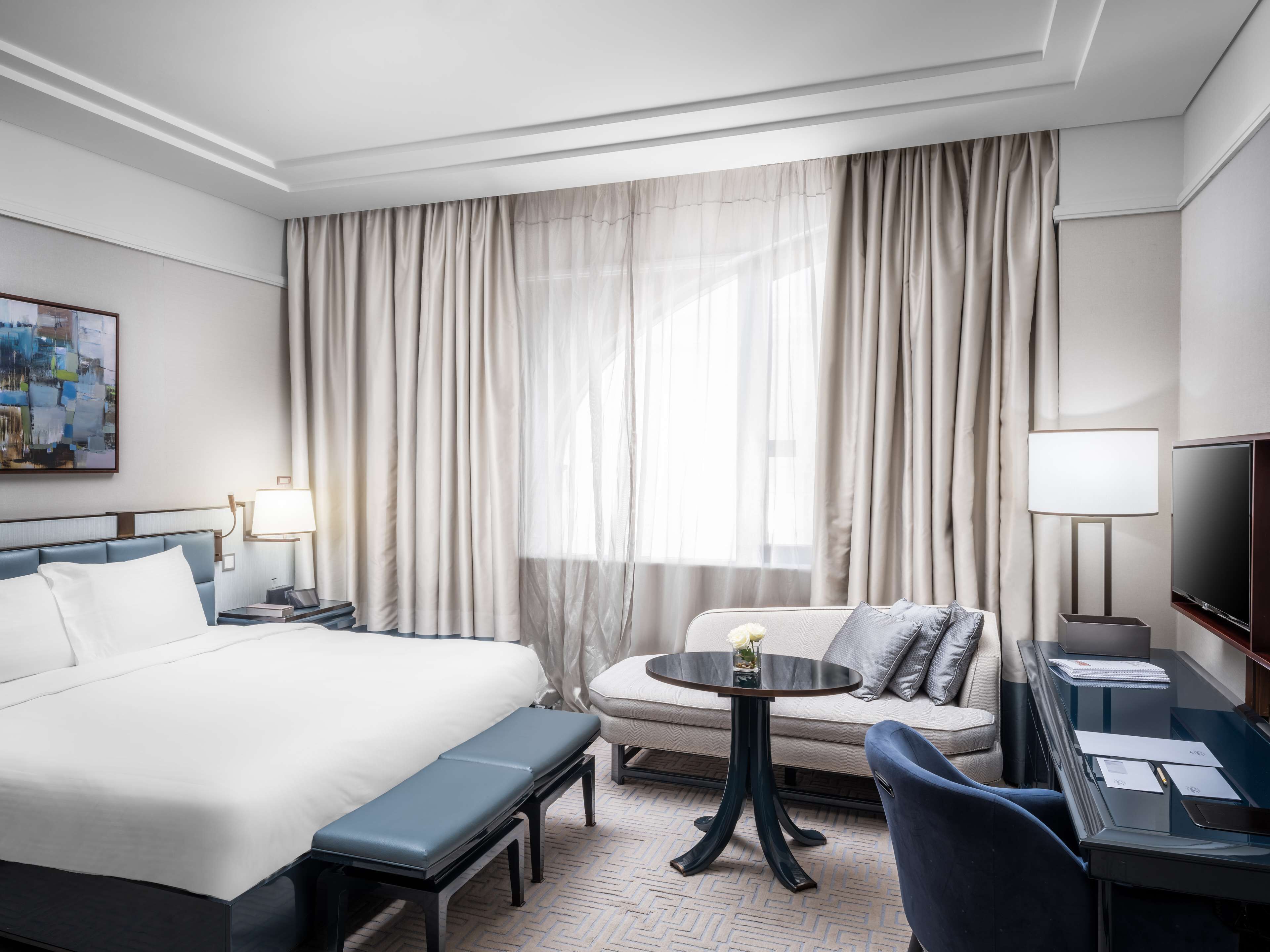 Ropa de cama de alta calidad, camas con pillow-top y minibar 