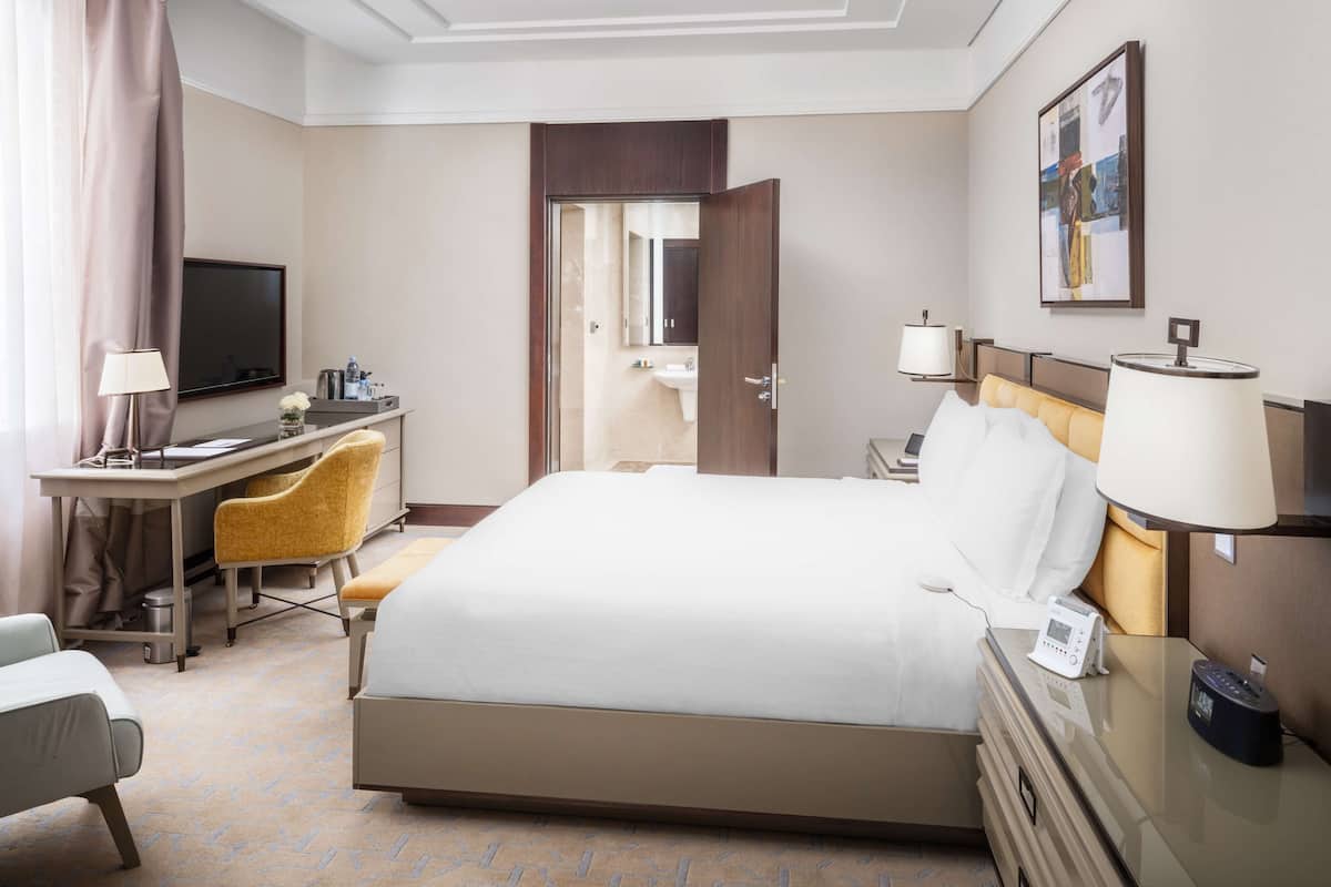 Suite, 1 Schlafzimmer, barrierefrei | Hochwertige Bettwaren, Pillowtop-Betten, Minibar, Zimmersafe