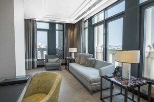 LED TV, fireplace, heated floors