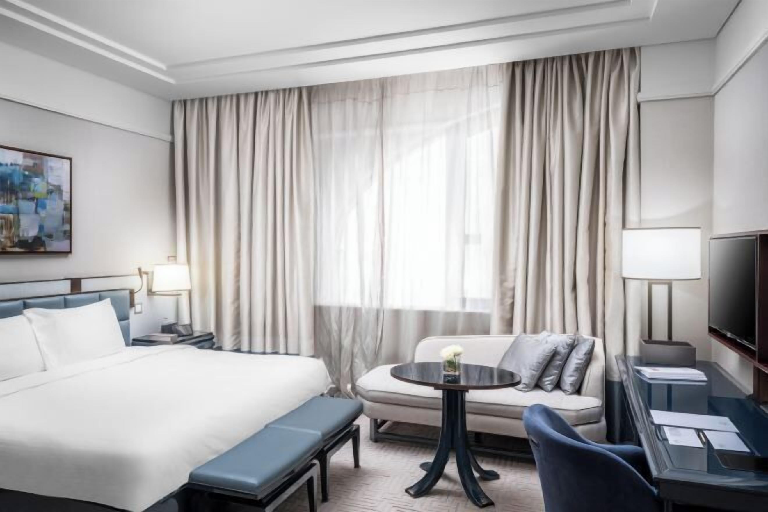 Ropa de cama de alta calidad, camas con pillow-top y minibar 