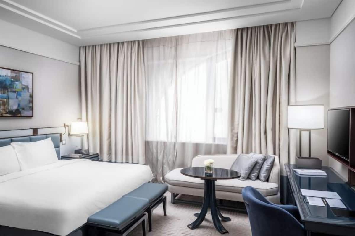 Premium bedding, pillowtop beds, minibar, in-room safe