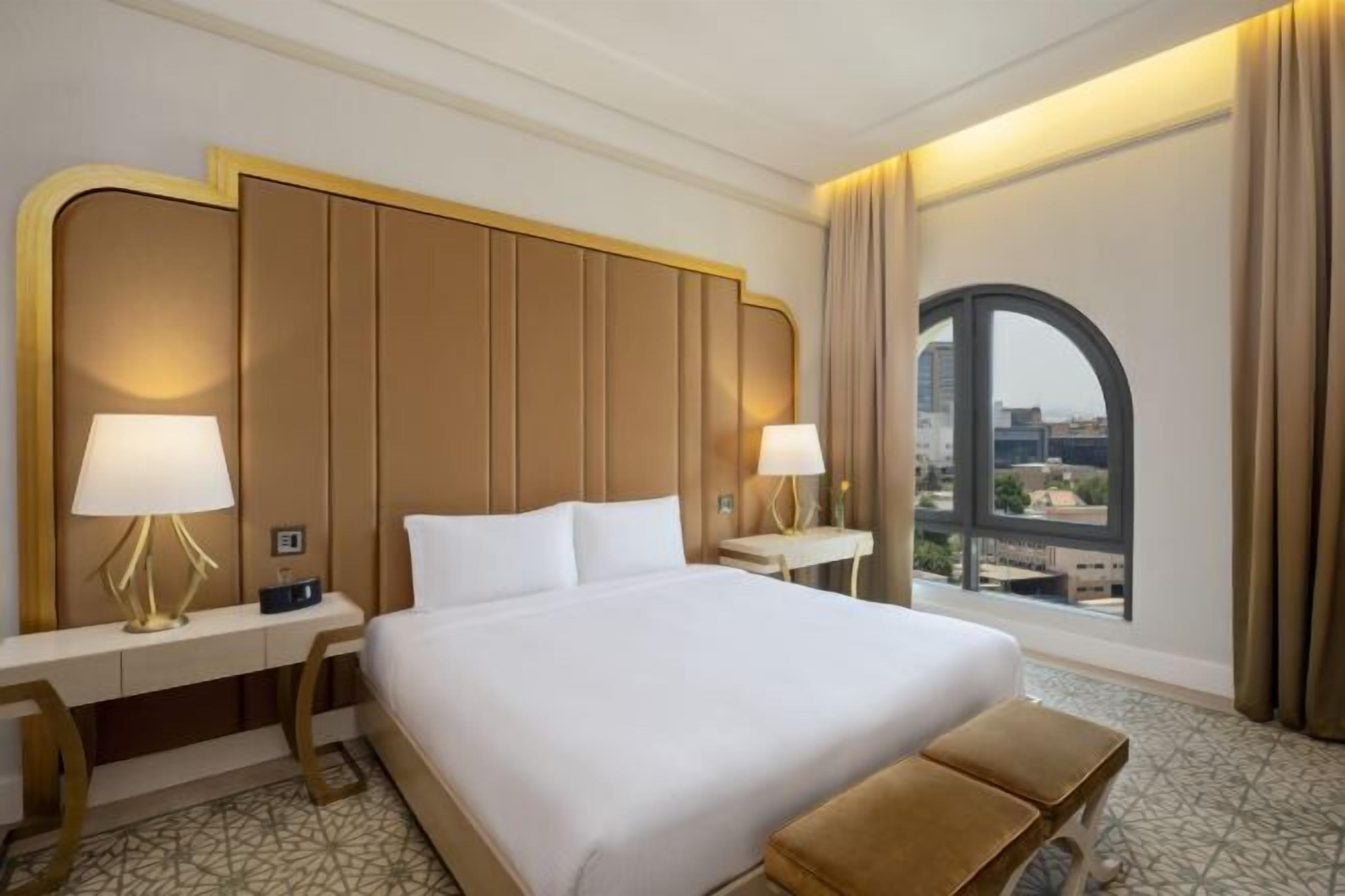 Ropa de cama de alta calidad, camas con pillow-top y minibar 