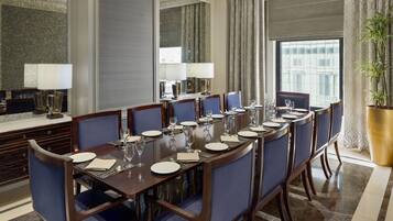 3 间餐厅,供应早餐、午餐和晚餐,国际美食