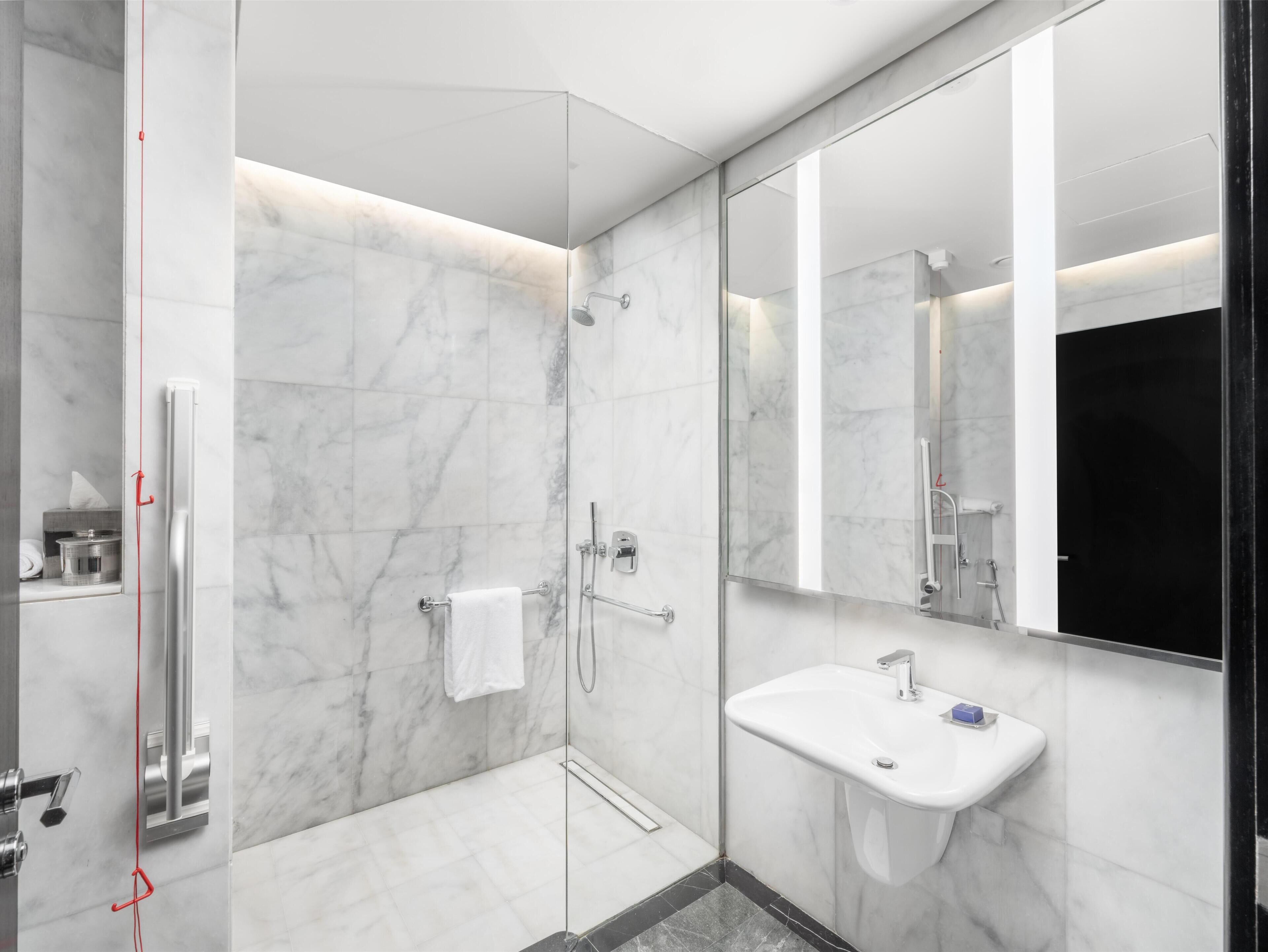 Room, 1 King Bed, Accessible | Premium bedding, pillow-top beds, minibar, in-room safe