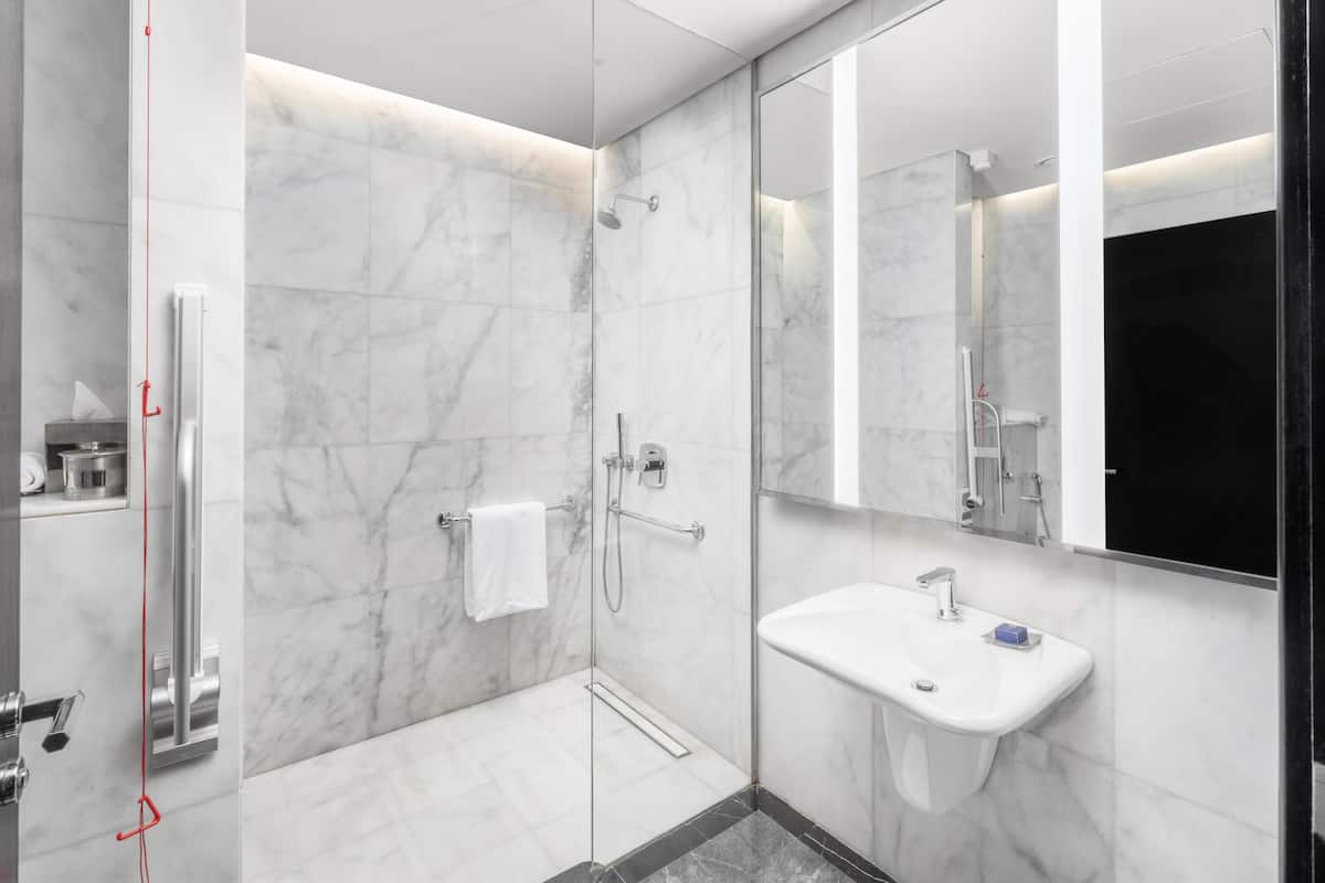 Room, 1 King Bed, Accessible | Premium bedding, pillow-top beds, minibar, in-room safe