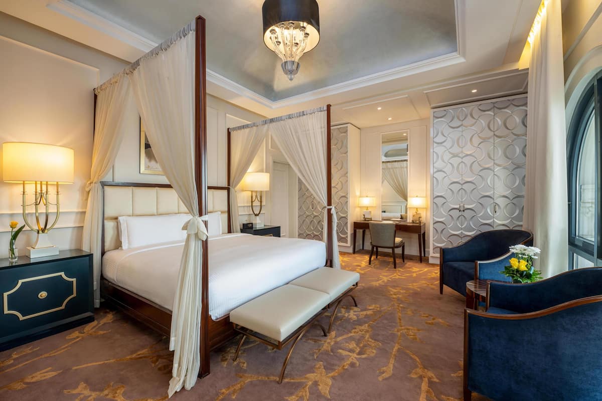 Premium bedding, pillow-top beds, minibar, in-room safe