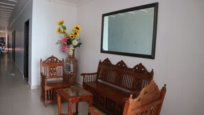 Lobby sitting area - La Patricia de Baler (Baler)