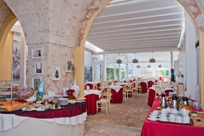Free daily buffet breakfast  - Antica Masseria Rottacapozza (Ugento)