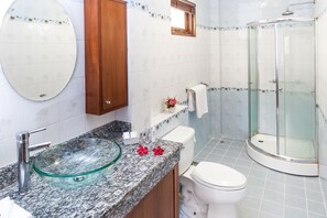 Paradise Samui Villa 2 | Bathroom