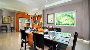 Paradise Samui Villa 1 | In-room dining