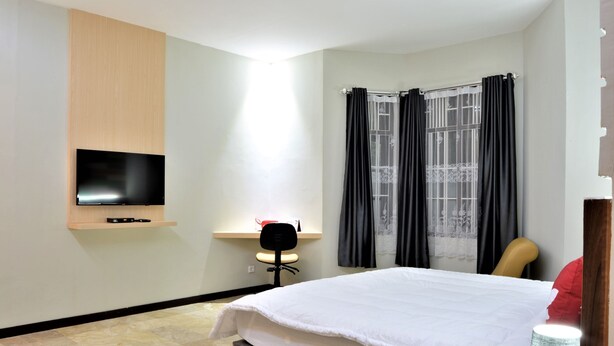 Suite | Desk, WiFi (free) - ZEN Rooms Fatmawati (Jakarta)