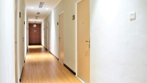 Hallway - ZEN Rooms Fatmawati (Jakarta)