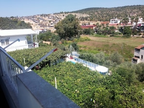Habitació amb dos llits individuals bàsica, vistes a la muntanya | Balcó