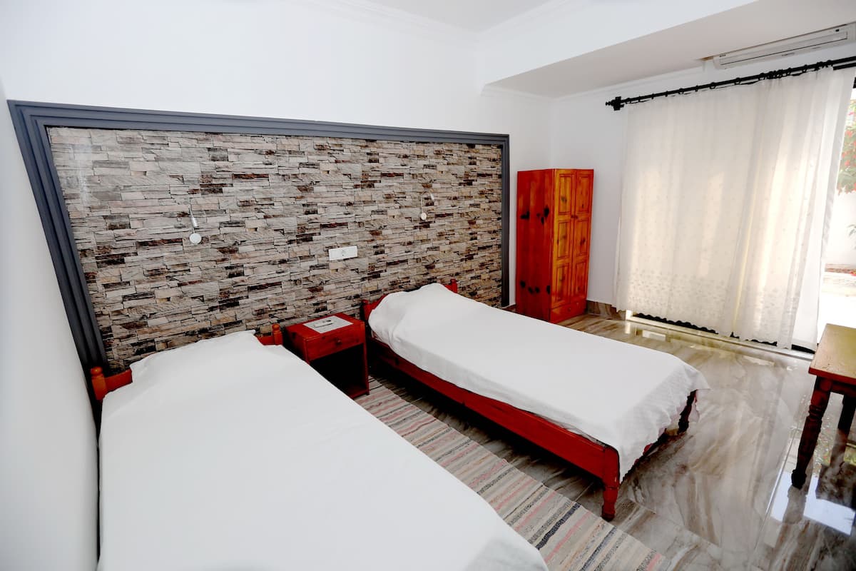 Kamar Double atau Twin Standar | Meja kerja, Wi-Fi gratis, dan seprai linen