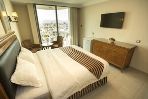 Single Room, Balcony | In-room safe, desk, blackout drapes, soundproofing