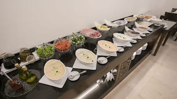 包每日自助早餐