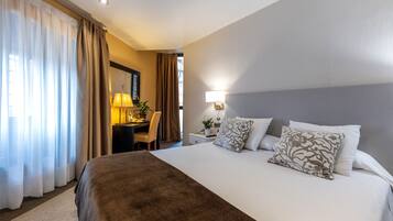 Double or Twin Room | Minibar, in-room safe, desk, blackout drapes