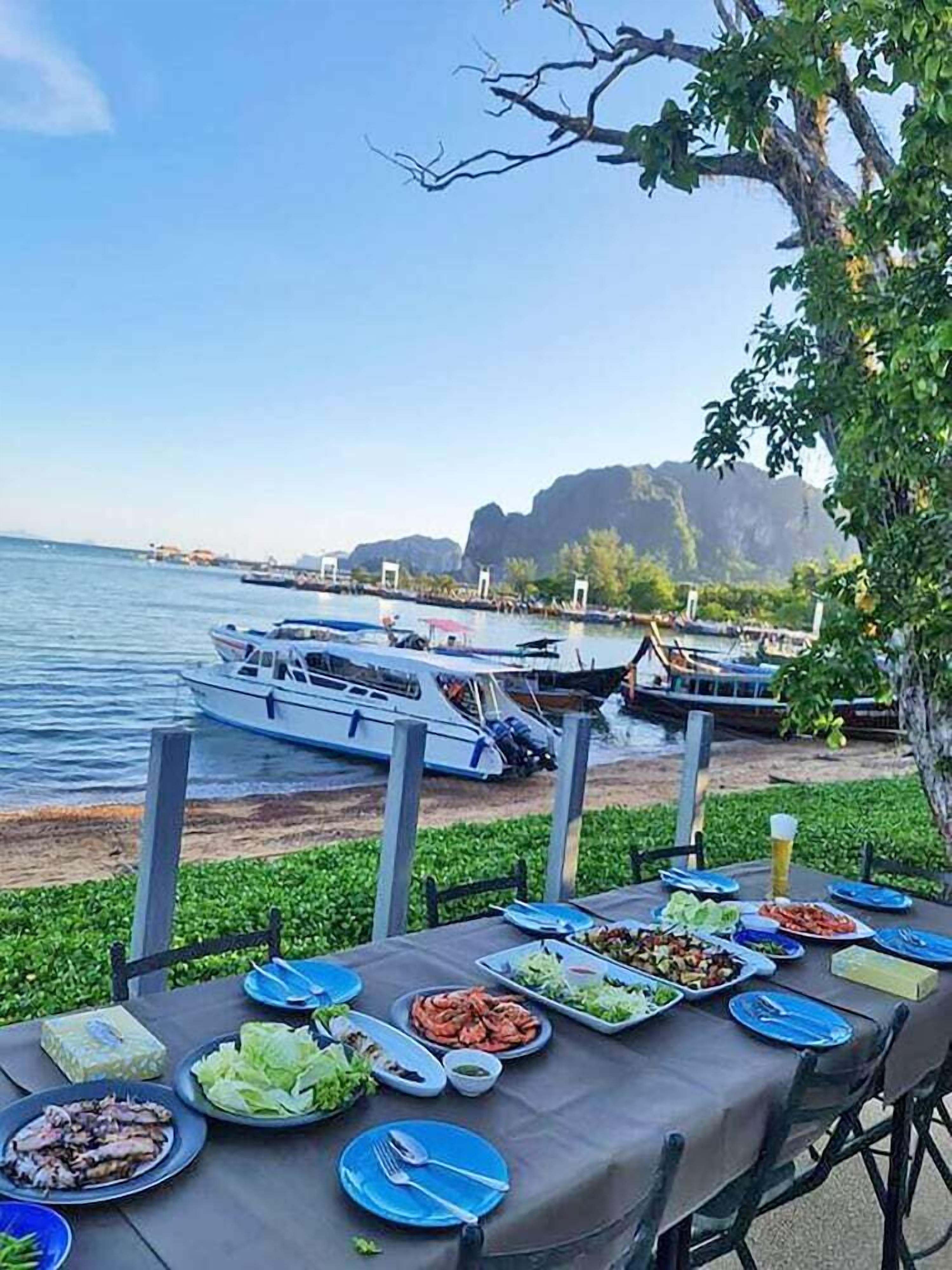 屋外ダイニングエリア