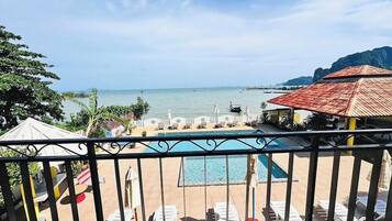 Outdoor pool, pool umbrellas, sun loungers