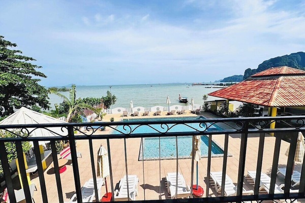 Outdoor pool, pool umbrellas, sun loungers