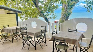 Outdoor dining - Anyavee Nam Mao Beach Resort (Krabi)