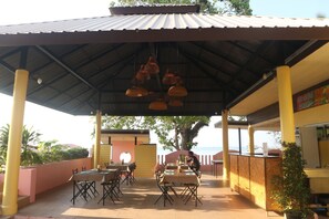 Daily buffet breakfast (THB 200 per person)