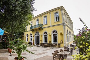 Front of property - Anadolu Kulubu (Adalar)