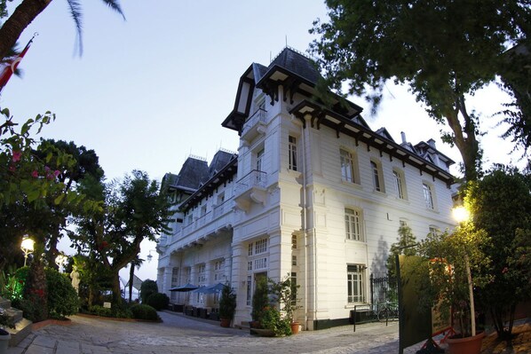 Front of property - Anadolu Kulubu (Adalar)