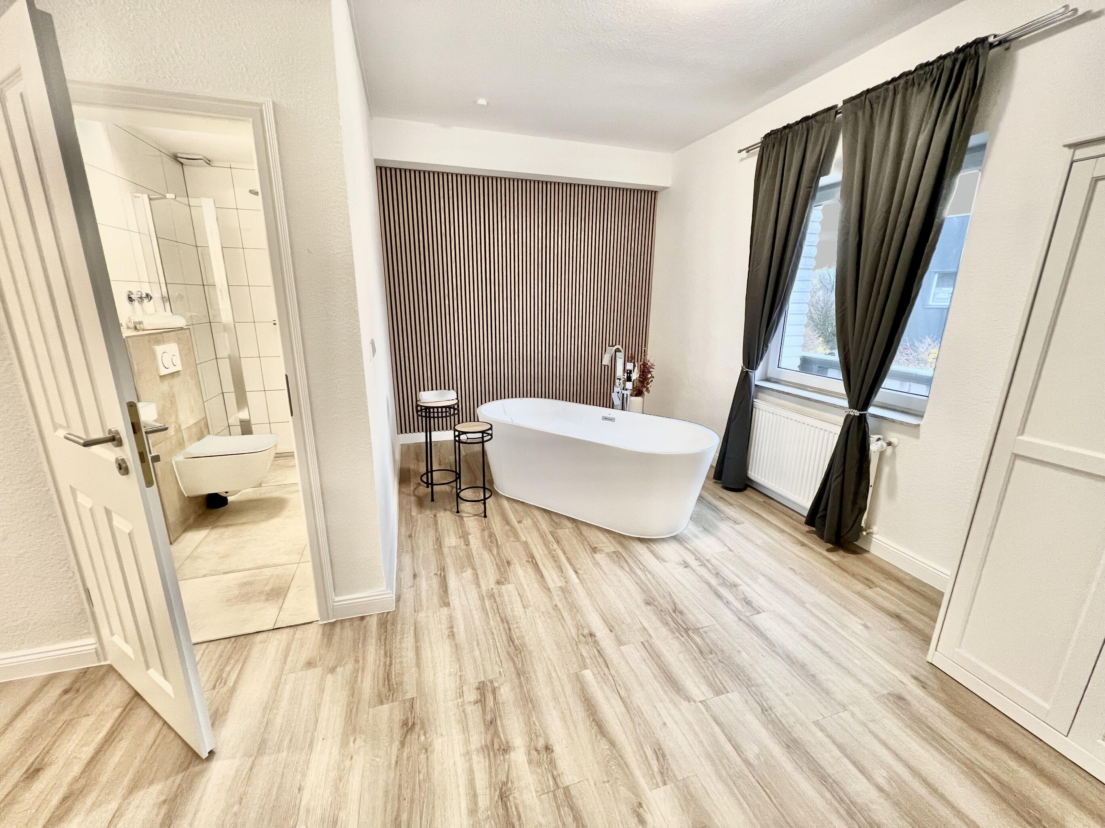 deluxe double room, 1 king bed, bathtub, corner | desk, laptop workspace, free wifi, bed sheets