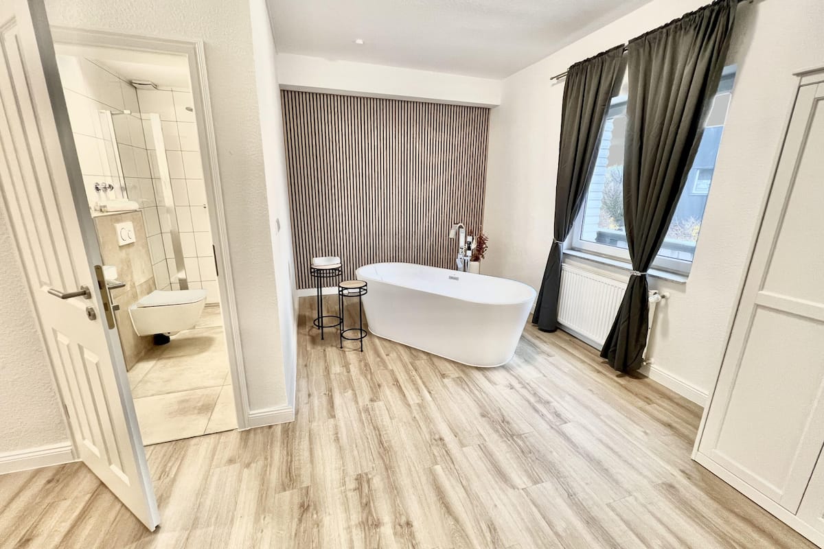 deluxe double room, 1 king bed, bathtub, corner | desk, laptop workspace, free wifi, bed sheets