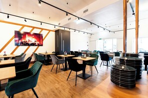 Tägliches Frühstücksbuffet gegen Gebühr