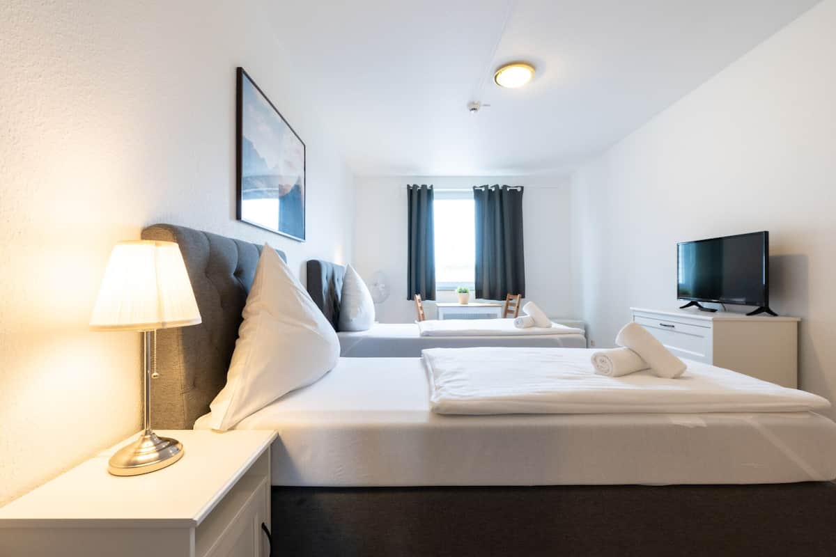 twin room, 2 single beds | desk, laptop workspace, free wifi, bed sheets