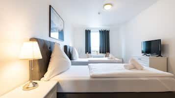 Twin Room, 2 Twin Beds | Desk, laptop workspace, free WiFi, bed sheets