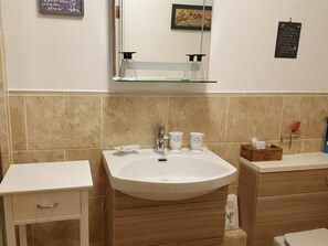 Comfort Double Room, Ensuite, Garden View (Ground floor Double) | Bathroom